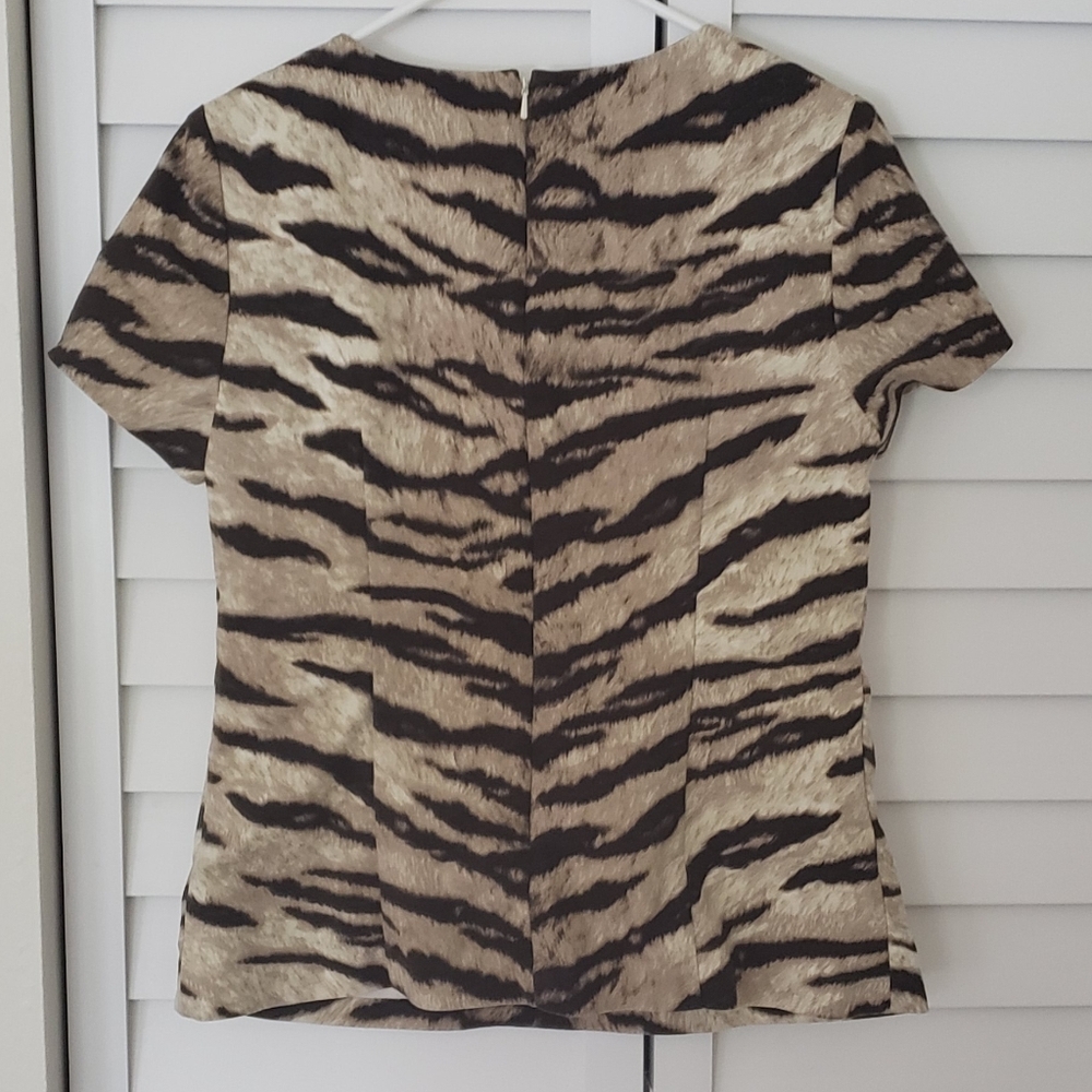 Michael Kors Women's Brown Tan Tiger Print Bluse Short Sleeves Size M - Picture 3 of 13